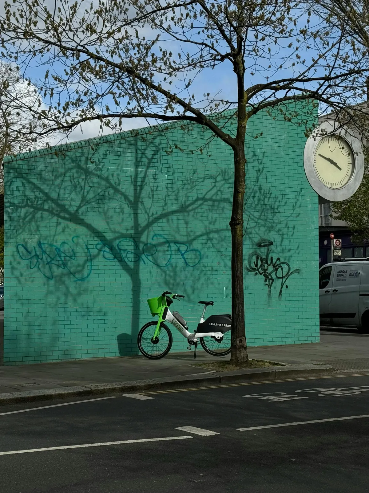 Façade verte symbolisant un logement bien géré